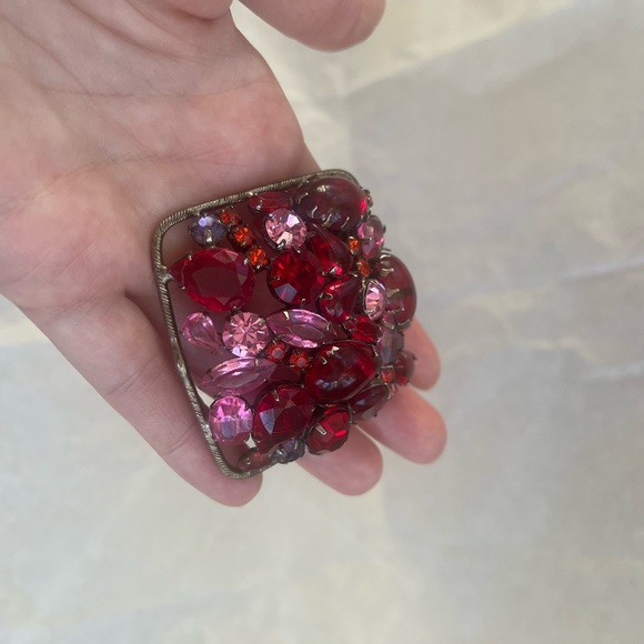 Vintage Schreiner Style Unsigned Glass Cabochon Red Pink Brooch. - Picture 10 of 13